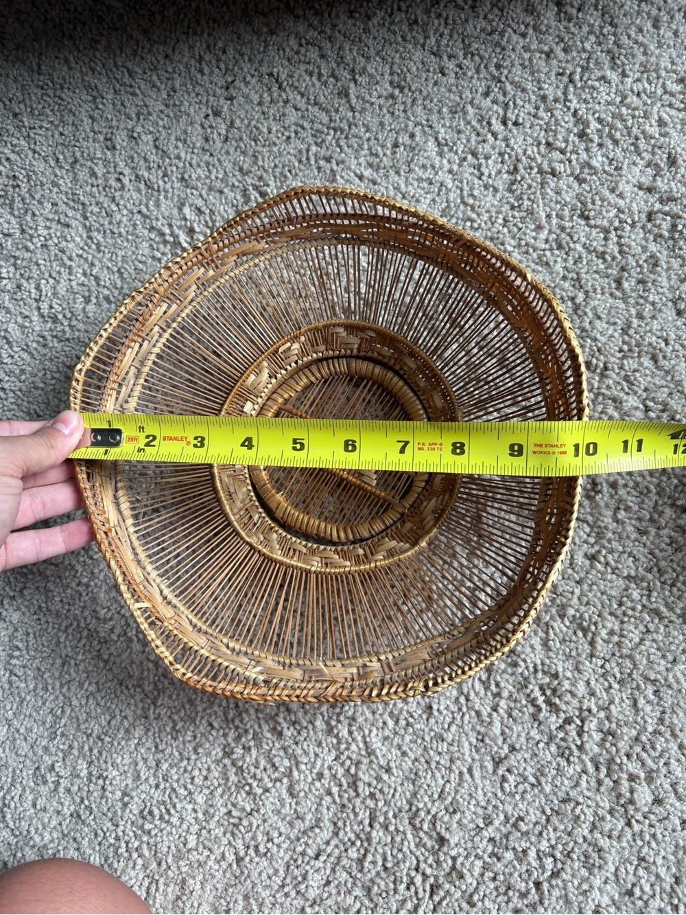 vintage mid-century footed round basket made of woven bamboo and pencil reed - Picture 7 of 9
